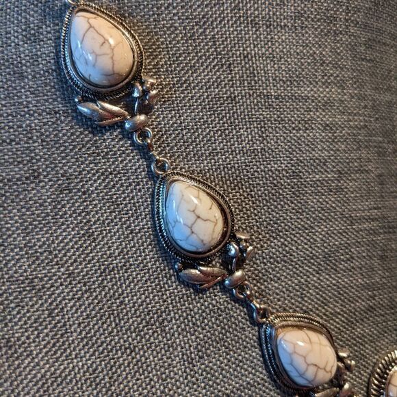 White lined stone drop statement necklace in silver or silvertone - Picture 11 of 12